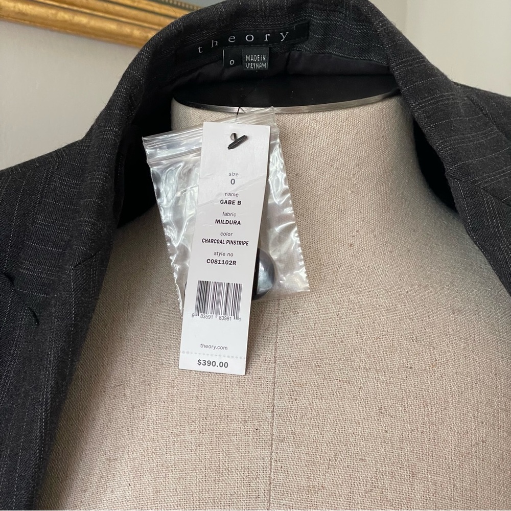 Gorgeous NWT Theory Charcoal Pinstripe Wool Blend Blazer Size: 0 - Picture 6 of 12